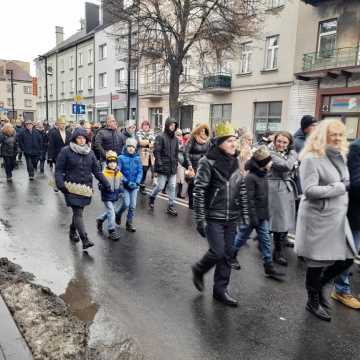 [WIDEO] Orszak Trzech Króli 2025 w Radomsku. „Kłaniajcie się królowie!”