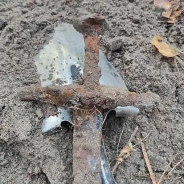 Odkrycie w lesie. Jak lokalni pasjonaci historii znajdują skarby przeszłości