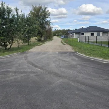 Nowe drogi odebrane w Kamieńsku – kolejne inwestycje w przygotowaniu