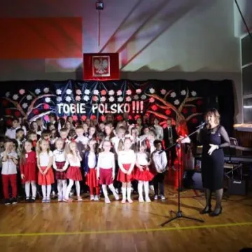 Koncert „Tobie Polsko” w PSP nr 8 w Radomsku