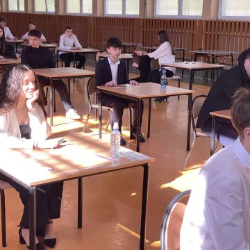 Polski na pierwszy ogień. Ósmoklasiści zaczynają egzaminy