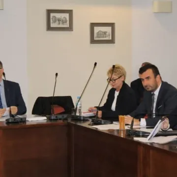 Wyższy podatek od nieruchomości uchwalony