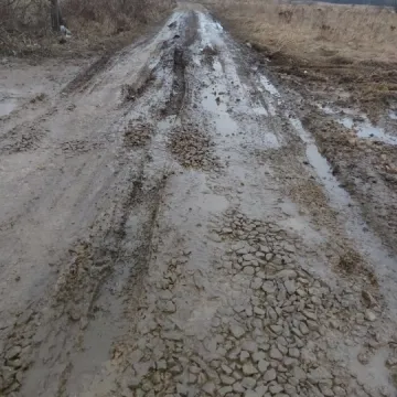 Na Kukuczki grzęzną w błocie