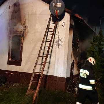 W Brudzicach spalił się niezamieszkany dom. To kolejny pożar w tej miejscowości