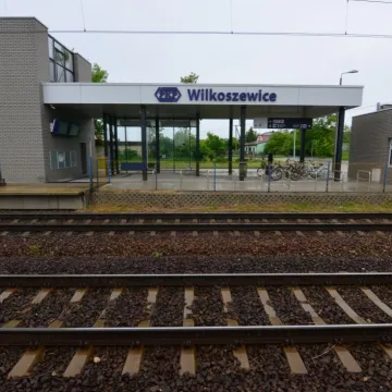 Nowe dworce w Gorzkowicach i Wilkoszewicach otwarte dla podróżnych