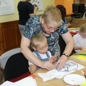 Warsztaty quillingu w bibliotece