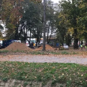 Trwa rewaloryzacja parku Świętojańskiego