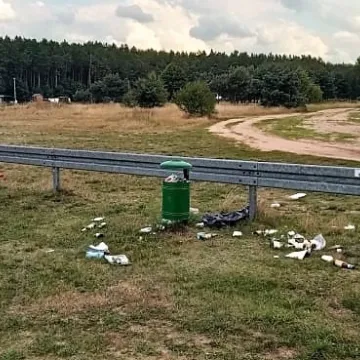 Rekreacja w śmieciach w Zakrzówku Szlacheckim