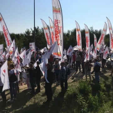 Pikieta przed siedzibą JYSK w obronie pracownika