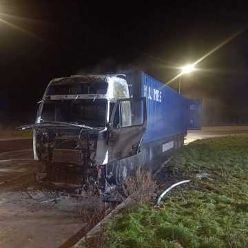 Ciężarowe volvo stanęło w ogniu na MOP w Stobiecku Szlacheckim