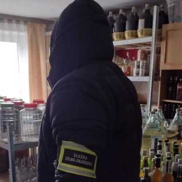 Funkcjonariusze KAS i KPP w Radomsku zlikwidowali nielegalną produkcję alkoholu
