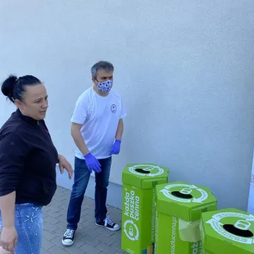 Oddali puszki, otrzymali sadzonki i zioła