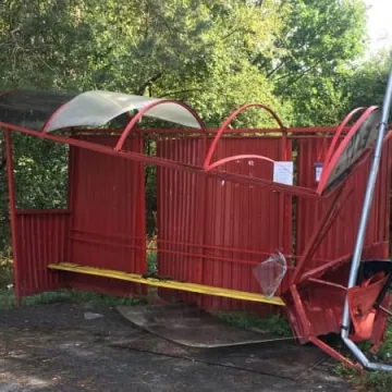 Pijany kierowca wjechał w przystanek