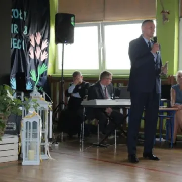 PSP 8 w Radomsku nadano imię „Przyjaciół Dzieci”. Uroczystości 50-lecia