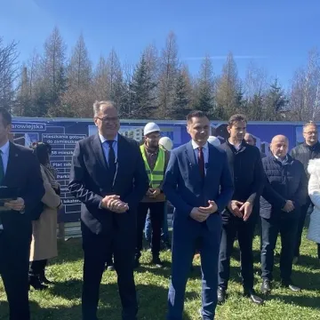 Wbito symboliczną łopatę. W Radomsku ruszyła budowa bloków SIM