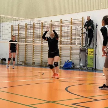 Emocje w Amatorskiej Lidze Piłki Siatkowej kobiet w Radomsku