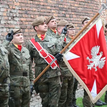 W Radomsku oddano hołd bohaterom. Był apel i salwa honorowa