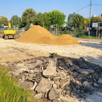 Przy PSP 9 w Radomsku powstaje wielofunkcyjne centrum sportowe
