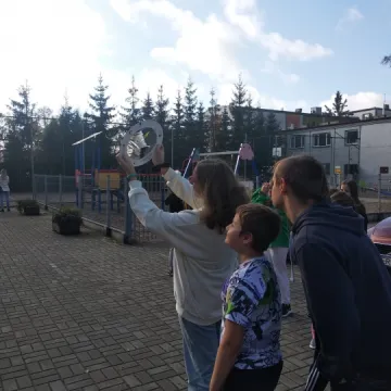 Uczniowie „czwórki” obserwowali zaćmienie Słońca