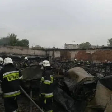 Wnętrze spalonego marketu