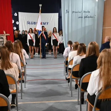 Pierwszoklasiści z II LO w Radomsku złożyli ślubowanie