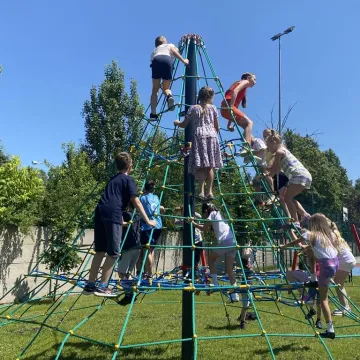 Plac zabaw przy PSP nr 7 oficjalnie otwarty