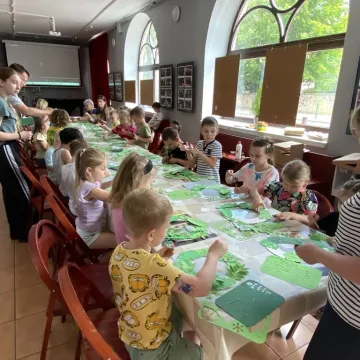 Emocje i wiosna na warsztatach kartonowych w Muzeum Regionalnym w Radomsku