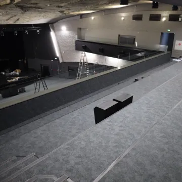 Remont sali widowiskowej MDK w Radomsku na finiszu. Pozostał montaż foteli...