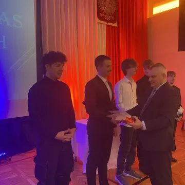 Elektryk pożegnał absolwentów. Teraz czas na maturę