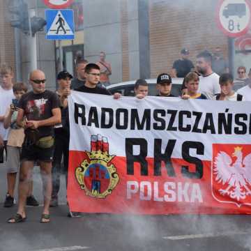 [WIDEO] Kibice RKS Radomsko oddają cześć dzielnym powstańcom warszawskim