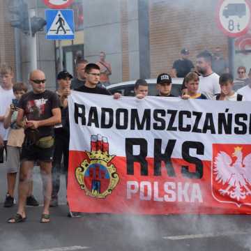 Kibice RKS Radomsko oddają cześć dzielnym powstańcom warszawskim