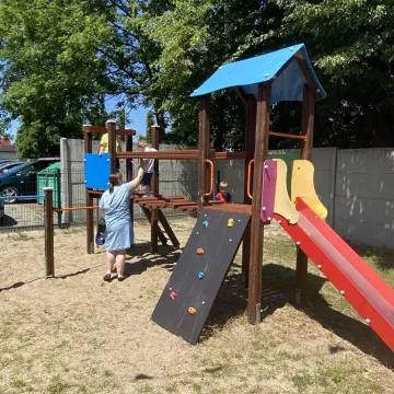Plac zabaw przy PSP nr 7 oficjalnie otwarty