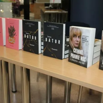 Spotkanie z laureatką nagrody NIKE - Joanną Bator w bibliotece w Radomsku