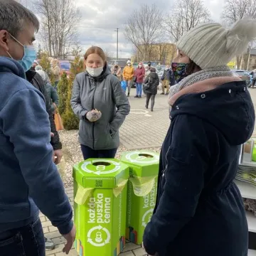 Oddali puszki, otrzymali sadzonki