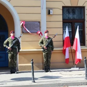 Odsłonięcie tablicy poświęconej żołnierzom KWP