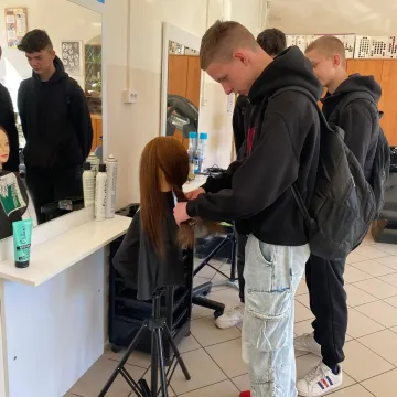 Logistyka, fryzjerstwo, gastronomia. ZSDiOŚ zaprezentował ofertę