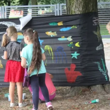 Warsztaty plastyczne „Mania malowania” w plenerze