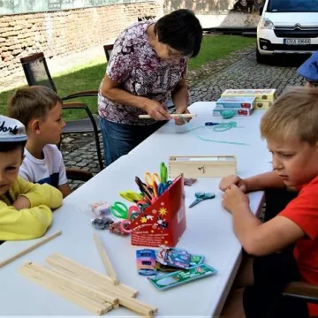 „Robótkowo” na dziedzińcu muzeum w Radomsku
