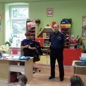 Policjanci uczą zasad bezpieczeństwa