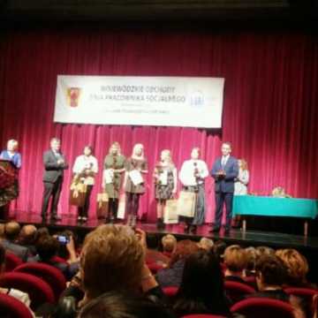 Pracownicy MOPS w Radomsku nagrodzeni