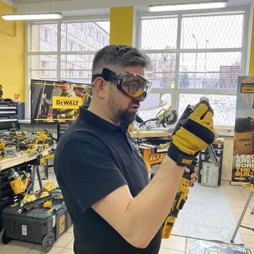 Akademia DeWalt w „Mechaniku”. Prestiżowy program tylko dla 10 szkół w kraju