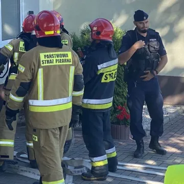 Ewakuacja ZSP 1 w Radomsku. Był pożar, strzały i osoby ranne