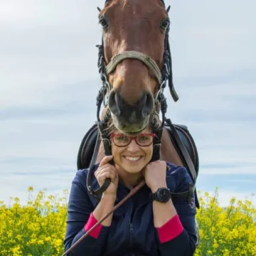 100 lat kobiet w policji. Podkomisarz Paulina Gorzędowska o służbie, muzyce i pasji do koni