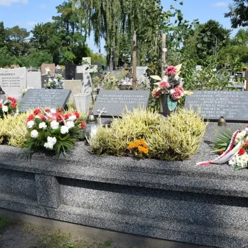 Kwiaty i zaduma w 86. rocznicę wybuchu wojny