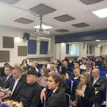 [WIDEO] To był ich dzień. Maturzyści z ZSDiOŚ oficjalnie zakończyli szkołę