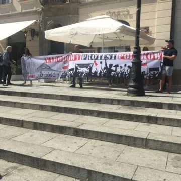 W Warszawie protestowali radomszczanie przeciwko m.in. noszeniu maseczek