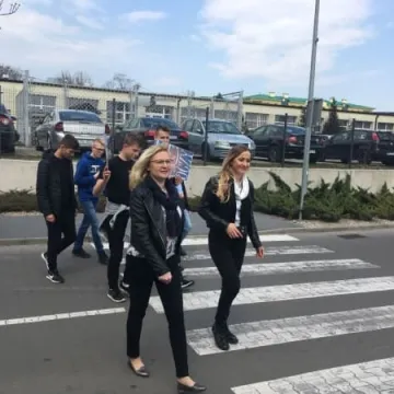 Uliczny happening uczniów Mechanika