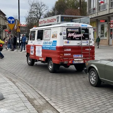 Zabytkowe pojazdy przejechały ulicami Radomska