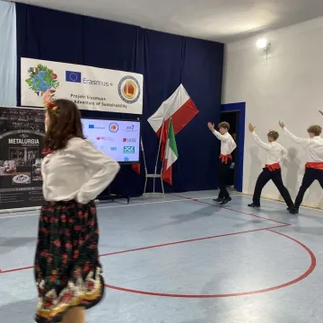 Certyfikaty wręczone, krakowiak zatańczony. Projekt Erasmus w 2 LO podsumowany