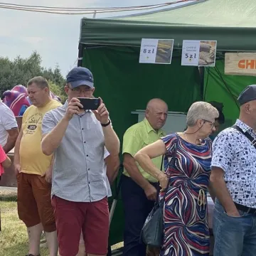 W Sudzinku otwarto nową drogę. Wstęgę przecinał m.in. wicemarszałek Sejmu RP